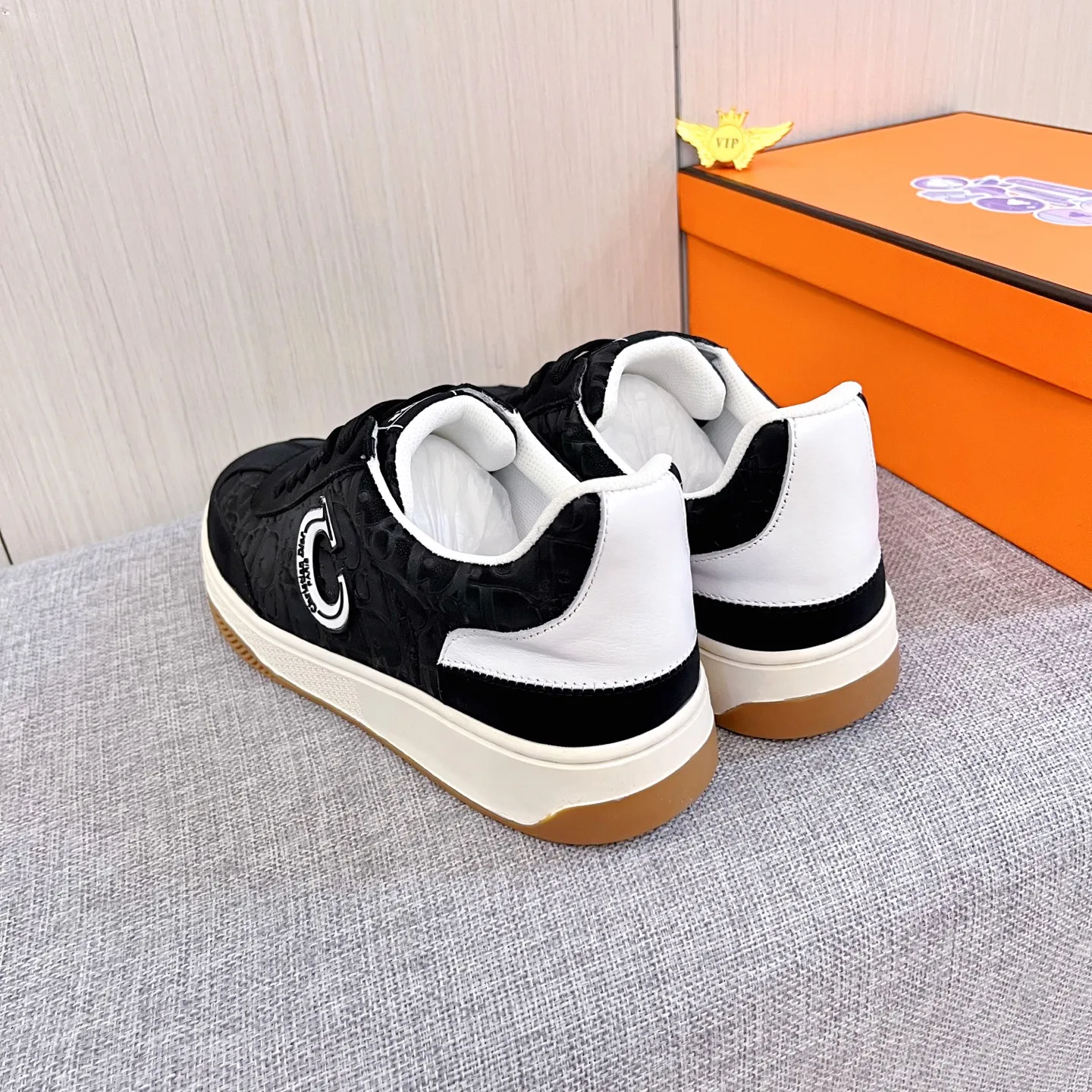 🚘🚘Factory batch 400💰[Dior]🔥Men's high-end brand of shoes official website 1:1 latest masterpiece: the upper is made of first-layer cowhide imported from Italy with a comfortable and breathable lining➕original non-slip and wear-resistant outsole🔥, making walking more convenient and comfortable! An exclusive new model, a stunning work, a beautiful 1:1 replica [color] compared to the official quality! Create a fashionable personality to set off your uniqueness! A must-have for trendy men! Classic🔥Size: 38-44 Color: 🔥Multiple colors available🔥.